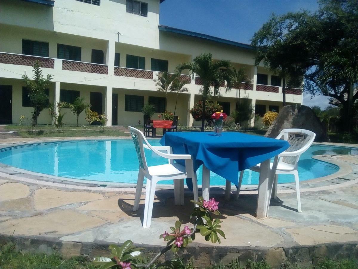 Ashari Hotel Shanzu Buitenkant foto